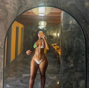 604213995: Chica busca chico en Barcelona