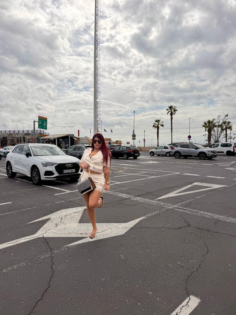 Chica busca chico en Tenerife: 