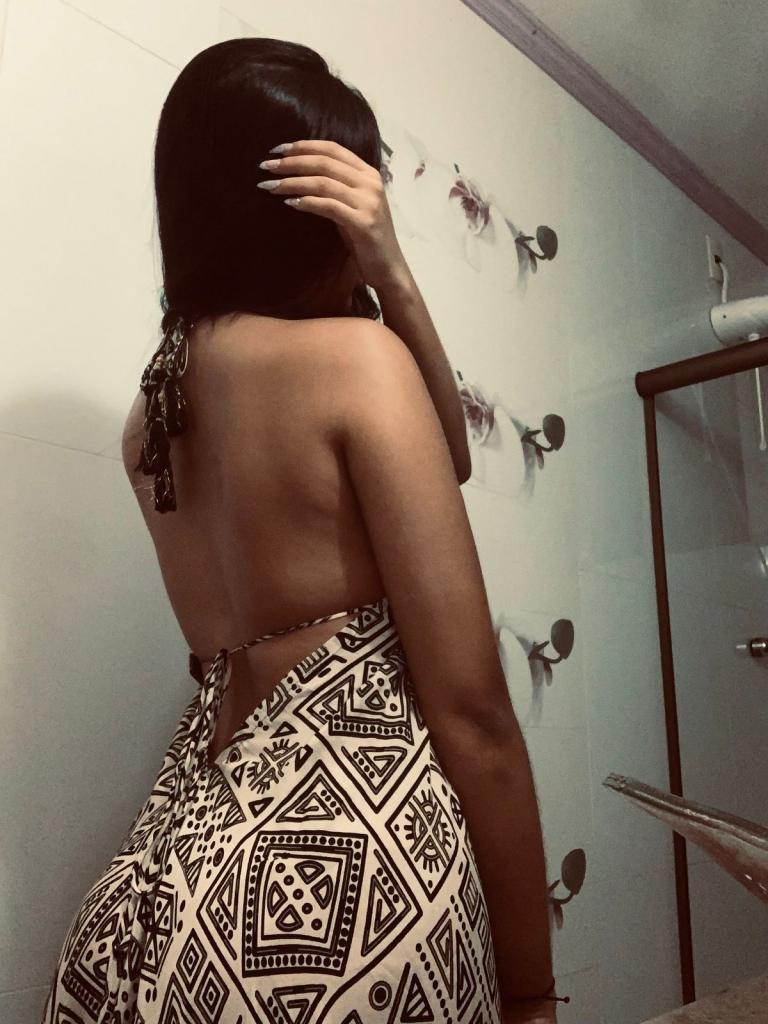 674950296: Chica busca chico en Sevilla