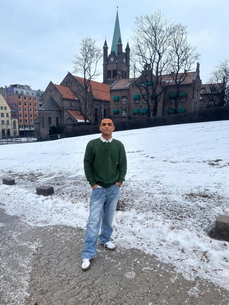 602433877: Chico busca chica en Pontevedra