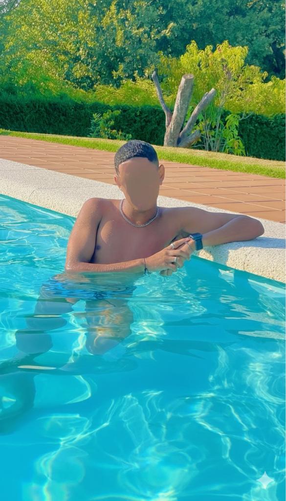 632677952: Chico busca chica en Pontevedra