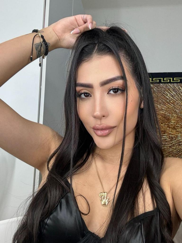 613647137: Chica busca chico en Barcelona