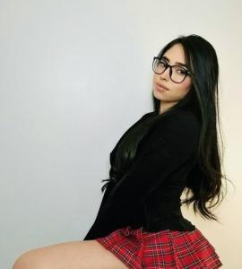 697961546: Chica busca chico en Barcelona