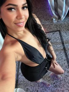 604374286: Chica busca chico en Madrid