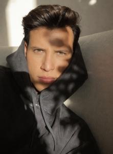 692972990: Chico busca chica en Valencia