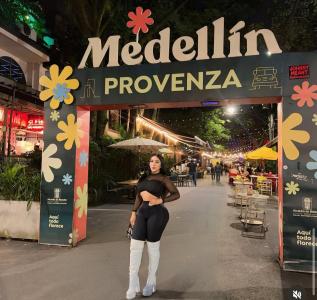 644077363: Chica busca chico en Navarra