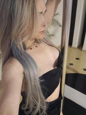 647609883: Transexual en León