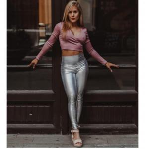 670032063: Chica busca chico en Barcelona