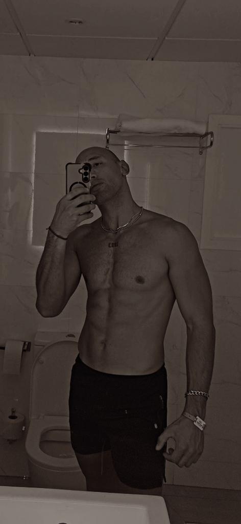 744704947: Chico busca chica en Valencia