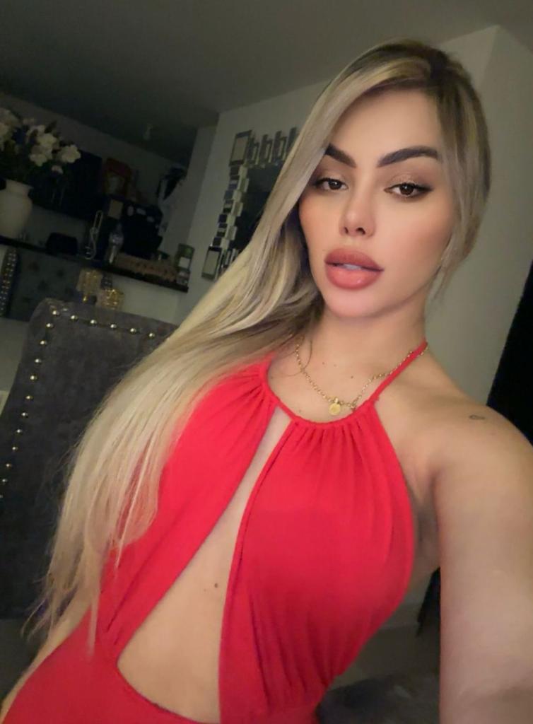 631225726: Chica busca chico en Barcelona