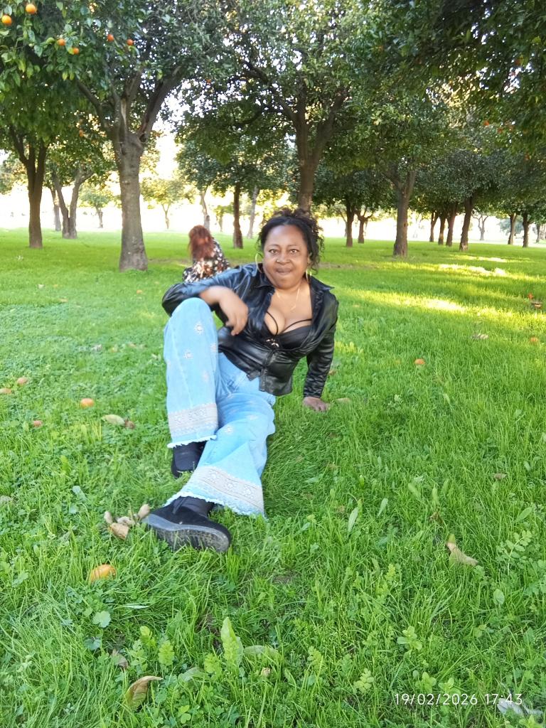 641010831: Chica busca chico en Sevilla