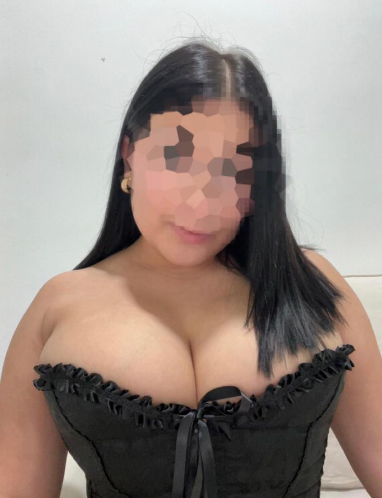 617046533: Chica busca chico en Barcelona