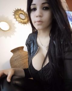 613902818: Chica busca chico en Barcelona