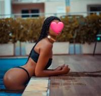 647322817: Chica busca chico en Sevilla