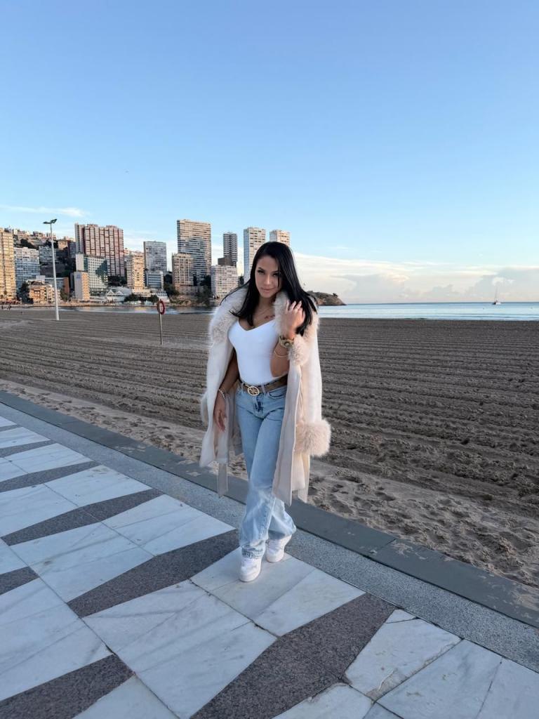 685358921: Chica busca chico en Zaragoza