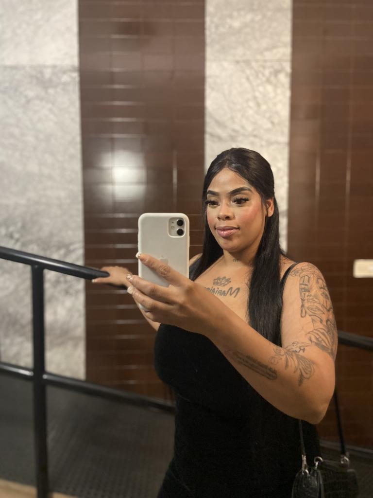 613898305: Chica busca chico en Alicante
