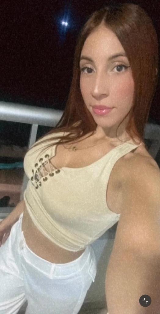 745026366: Chica busca chico en Zaragoza