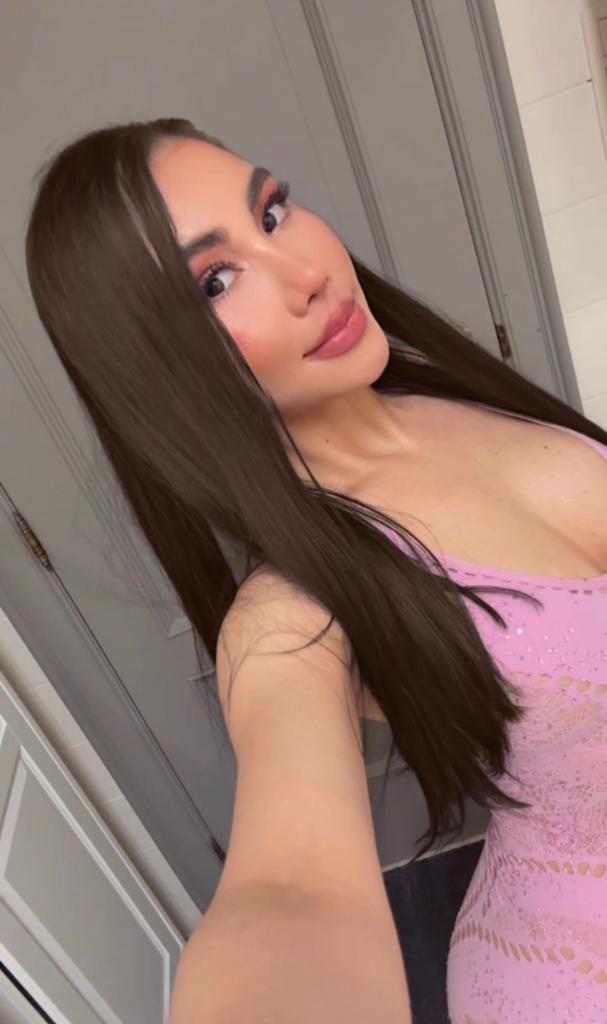 610886599: Chica busca chico en La Coruña