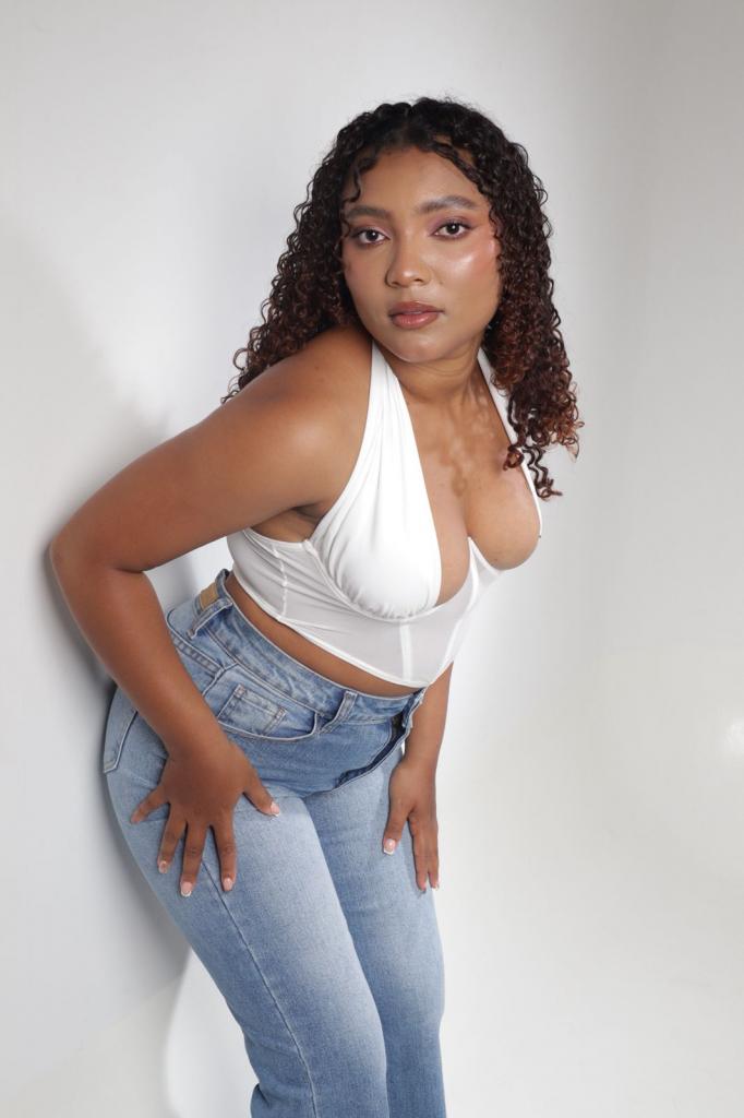 657464306: Chica busca chico en Sevilla
