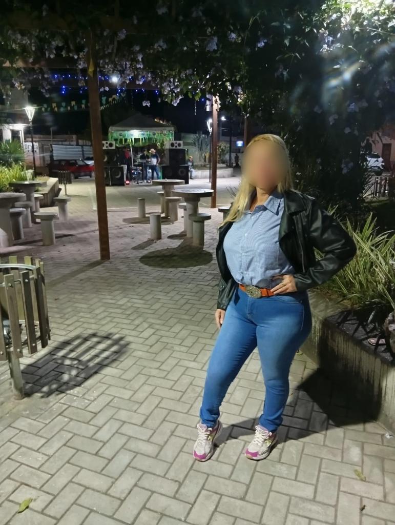 666418195: Chica busca chico en Orense