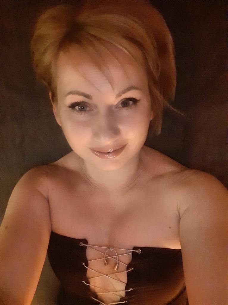 Chica busca chico en Almería: 