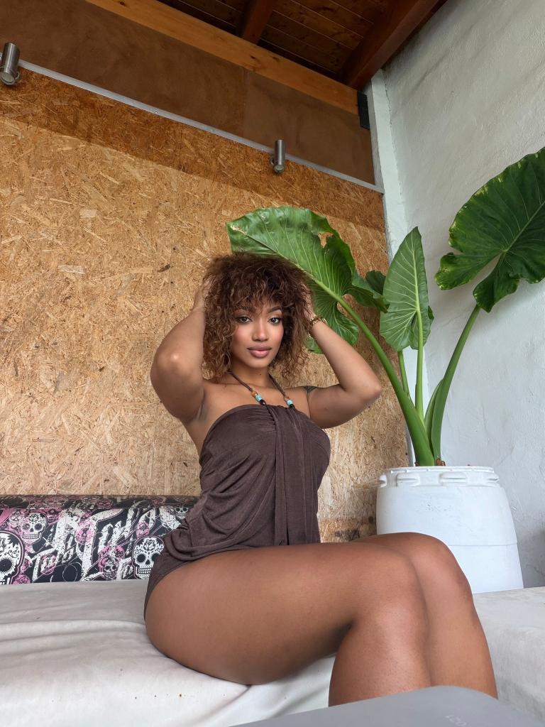613805034: Chica busca chico en Cantabria