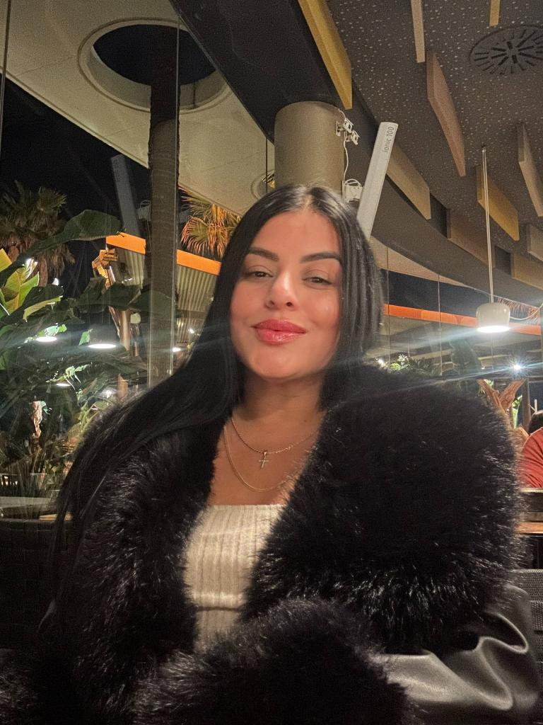 697761542: Chica busca chico en Tenerife