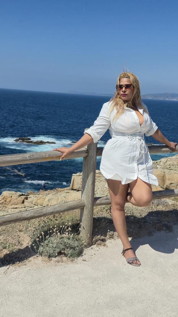 664339220: Chica busca chico en La Coruña