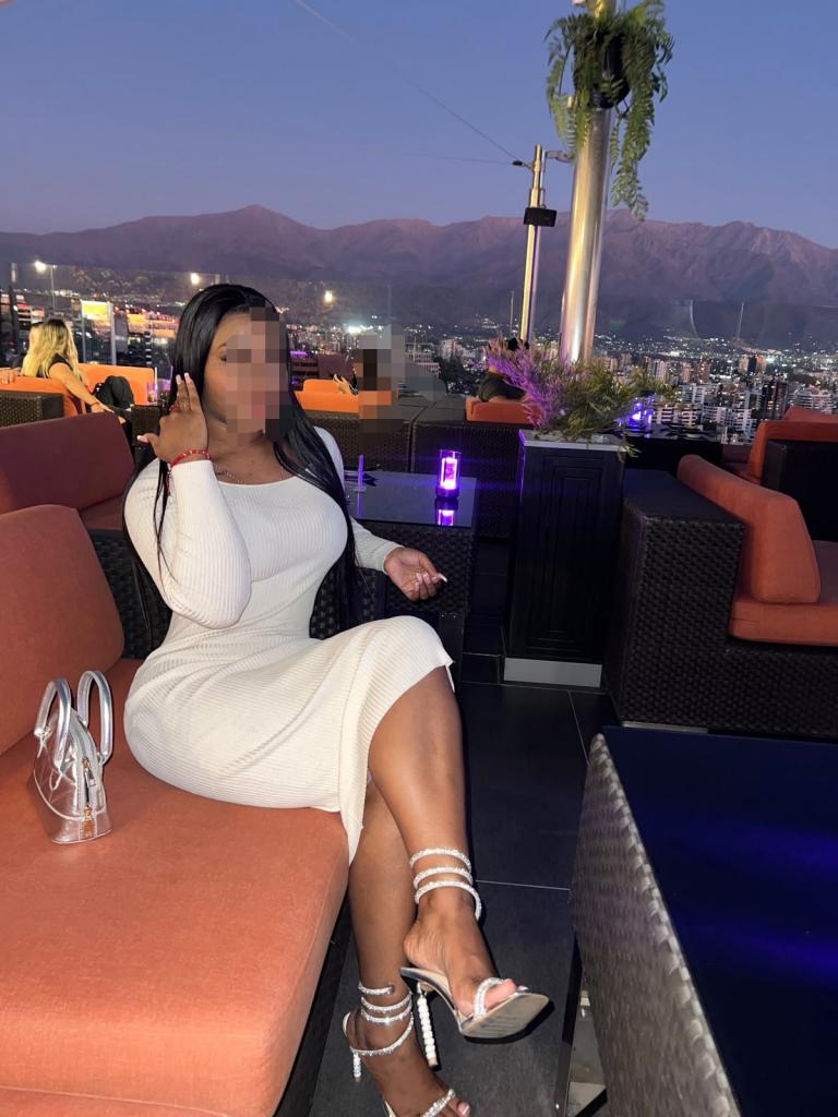 617260513: Chica busca chico en Barcelona