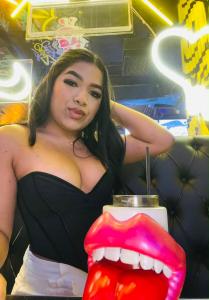 614212596: Chica busca chico en Barcelona