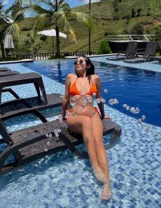613940485: Chica busca chico en Madrid