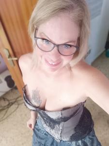 613898263: Chica busca chico en Valencia
