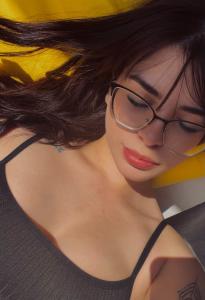 631777397: Chica busca chico en Gerona