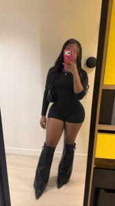 617260513: Chica busca chico en Barcelona