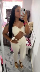 617260513: Chica busca chico en Barcelona