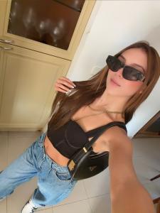 687115535: Chica busca chico en Sevilla