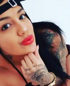 664628415: Chica busca chico en Barcelona