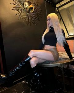 645056979: Chica busca chico en Barcelona