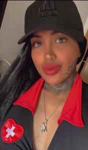 664628415: Chica busca chico en Barcelona