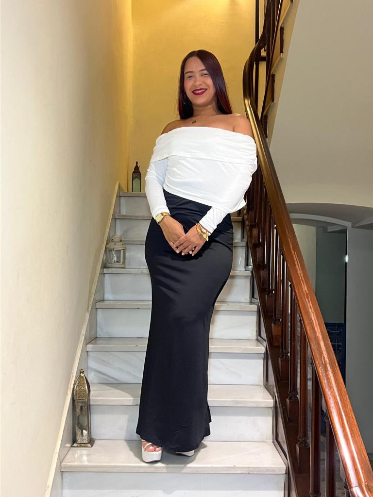664246027: Chica busca chico en Sevilla