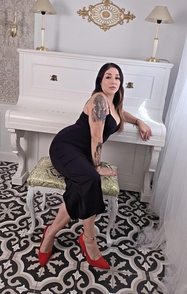 617785811: Chica busca chico en Barcelona