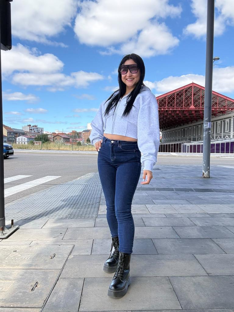 613943818: Chica busca chico en León