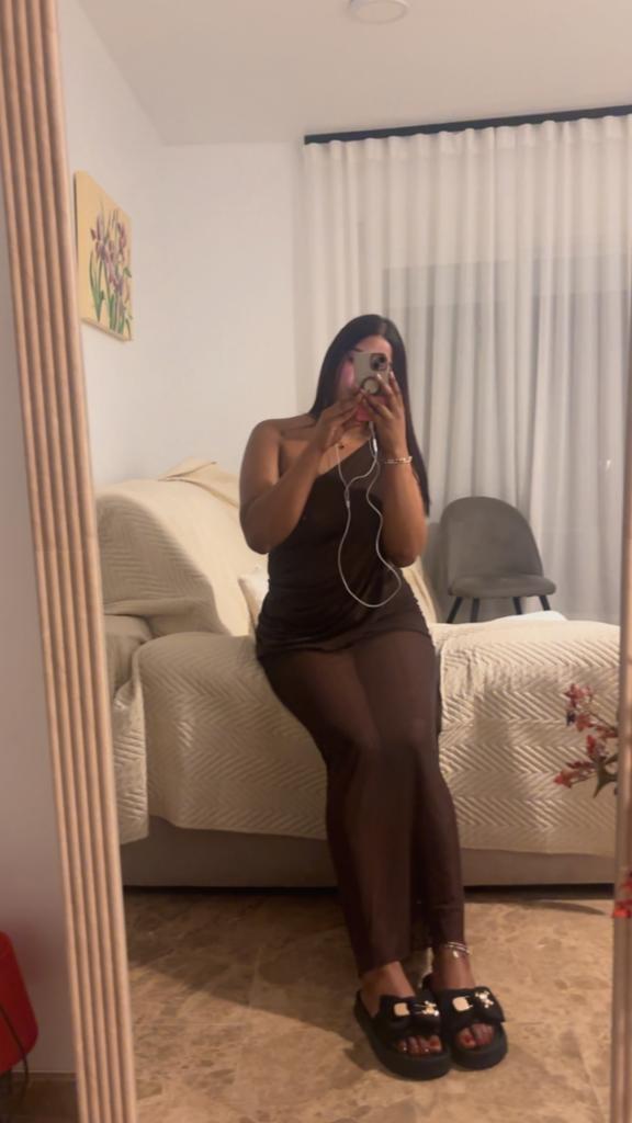 613865183: Chica busca chico en Barcelona