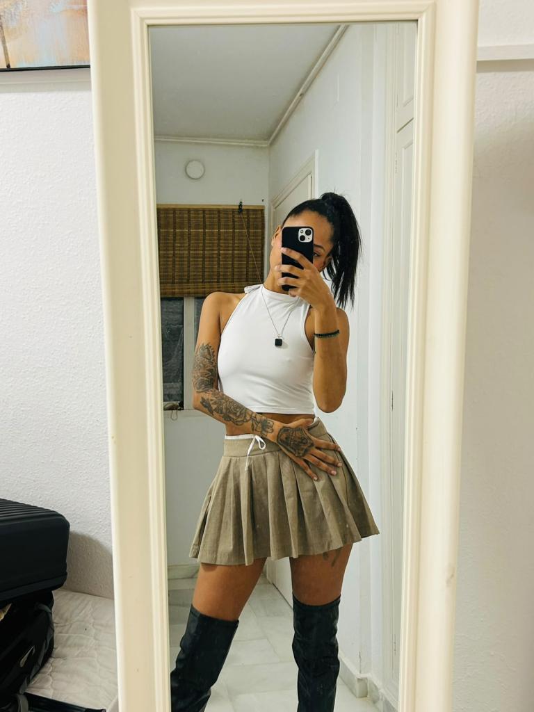 Chica busca chico en Cádiz: 
