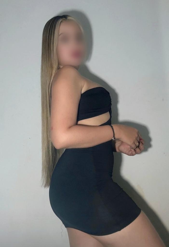631767688: Chica busca chico en Barcelona
