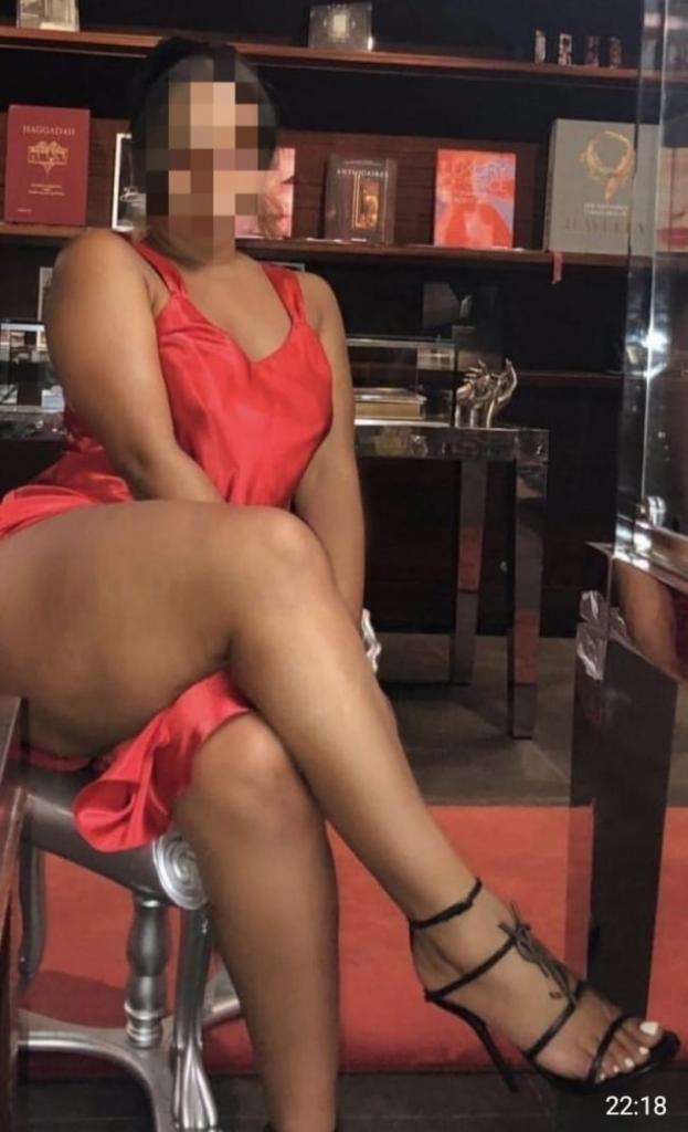 Chica busca chico en Almería: 