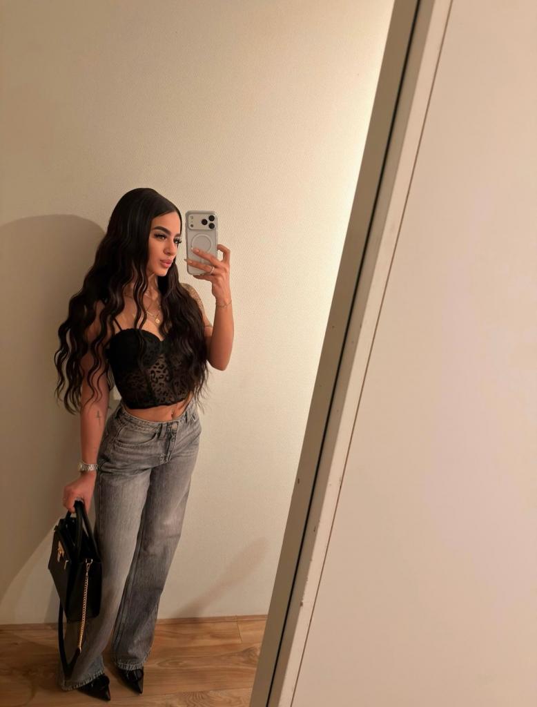 670448668: Chica busca chico en Sevilla