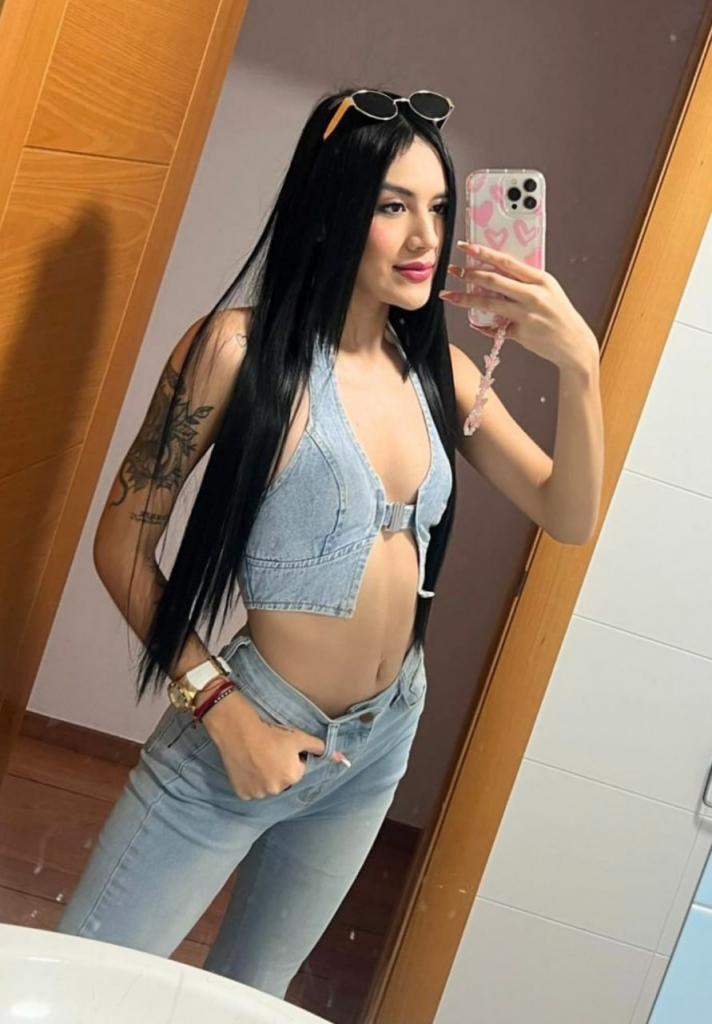 643457305: Chica busca chico en Mallorca