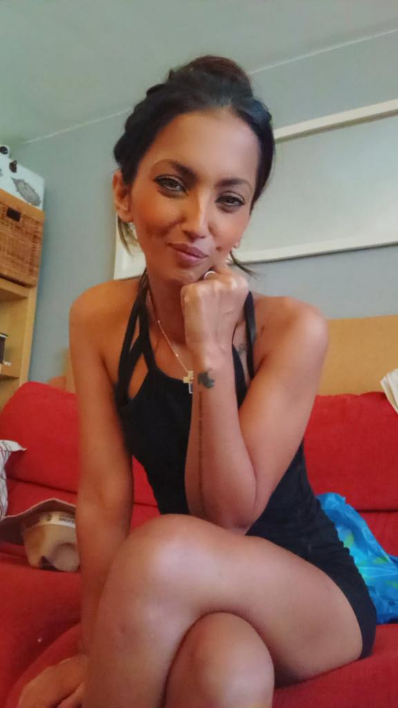 604343595: Chica busca chico en Barcelona