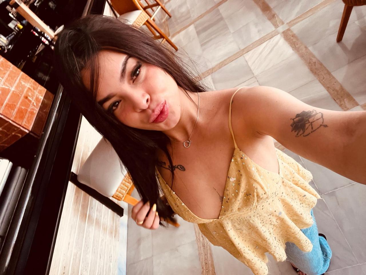 Chica busca chico en Granada: Chica busca chico